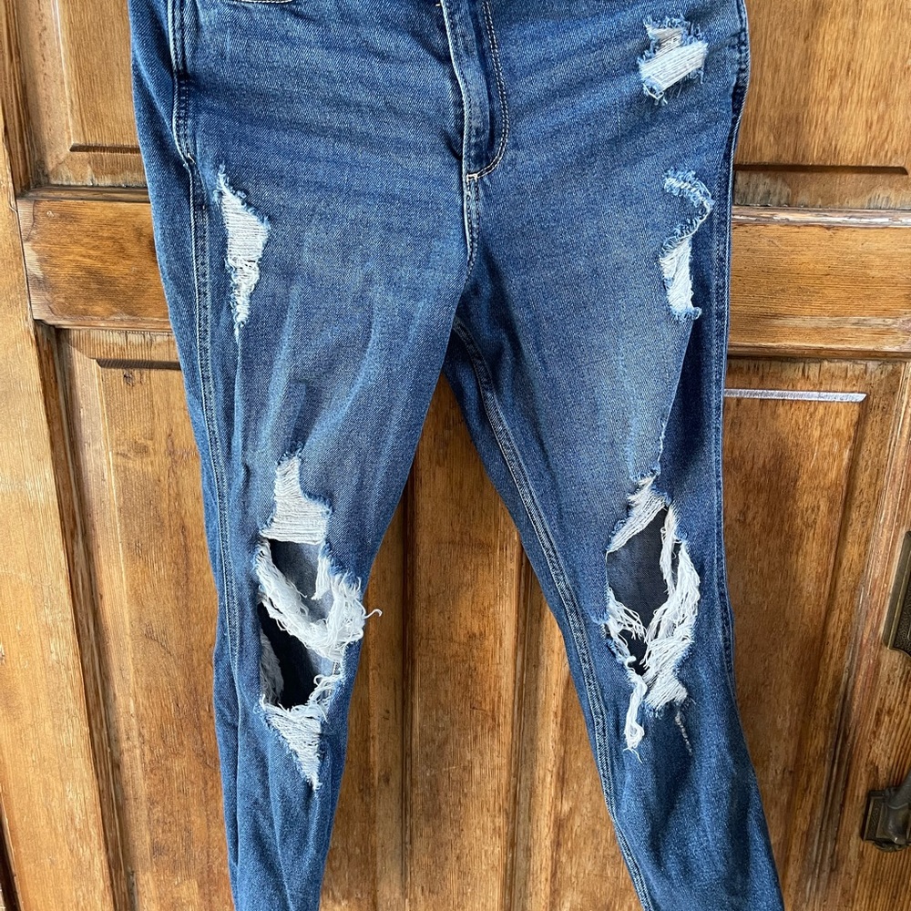 High Waisted Ripped Mom jeans